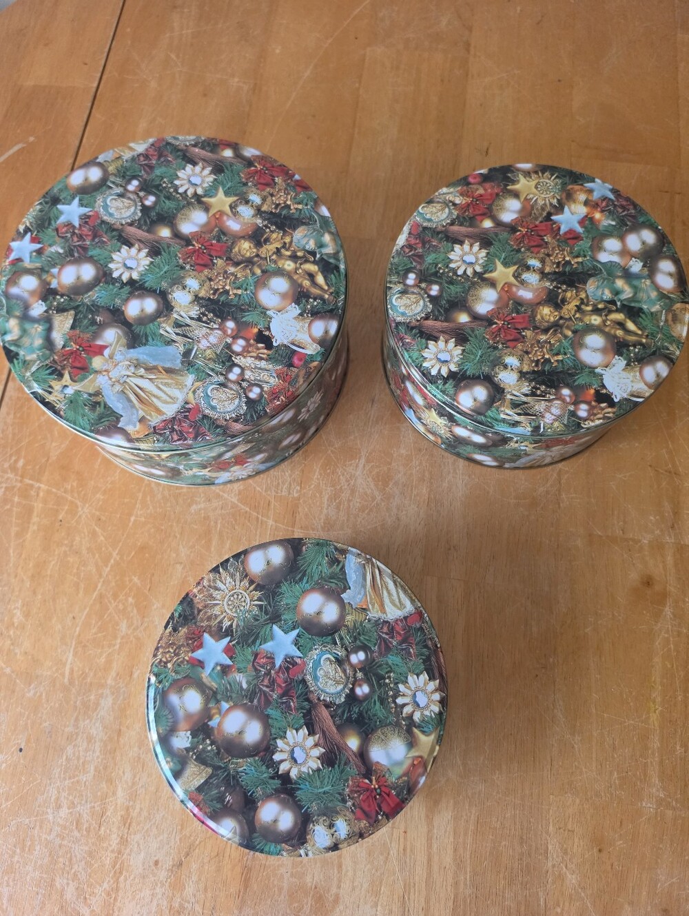 VTG Christmas Nesting Cookie Tins Round Holiday Tree Ornament Graphic Set of 3